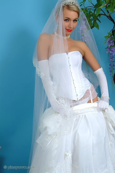 Hayley-Marie in Bridal Fantasy  (photoset)