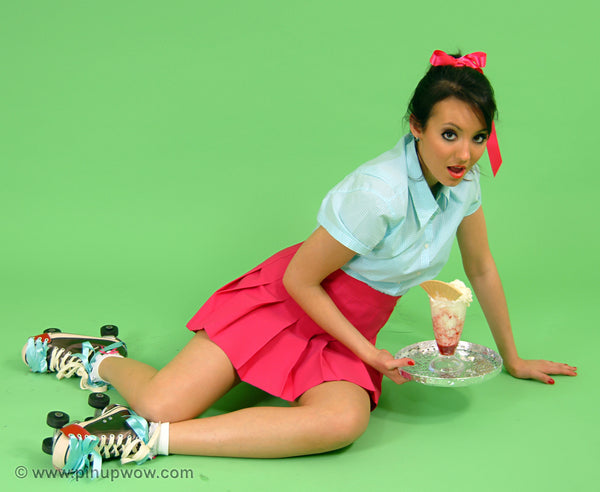 Rachael in Roller Babe  (photoset)