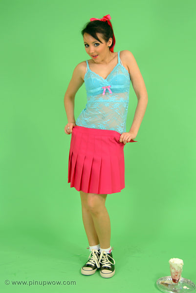 Rachael in Roller Babe  (photoset)