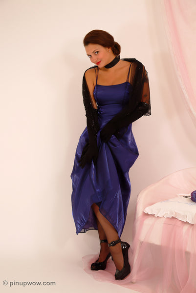 Amiee Rickards in Rhapsody in Blue (photoset)
