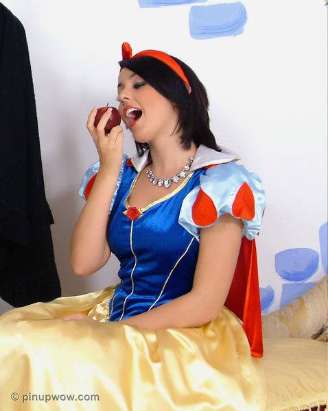 bryoni-kate-carla_snow_white pin-up glamour photo 34 of 123