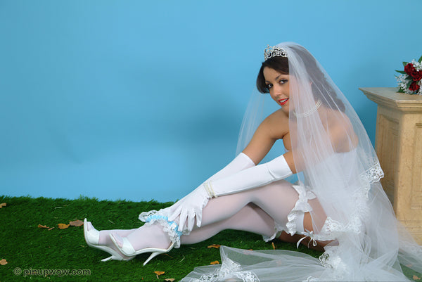 Bryoni-Kate in Bridal Babe  (photoset)