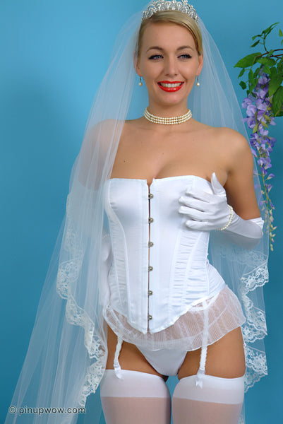 Hayley-Marie in Bridal Fantasy  (photoset)