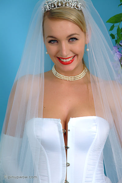 Hayley-Marie in Bridal Fantasy  (photoset)