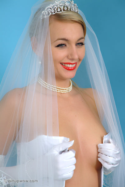 Hayley-Marie in Bridal Fantasy  (photoset)