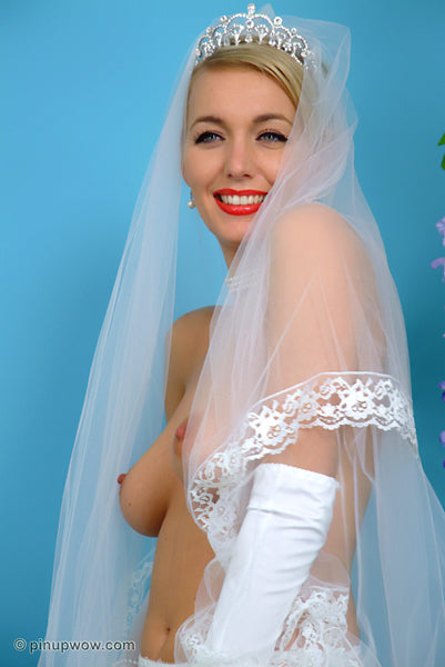 Hayley-Marie in Bridal Fantasy  (photoset)