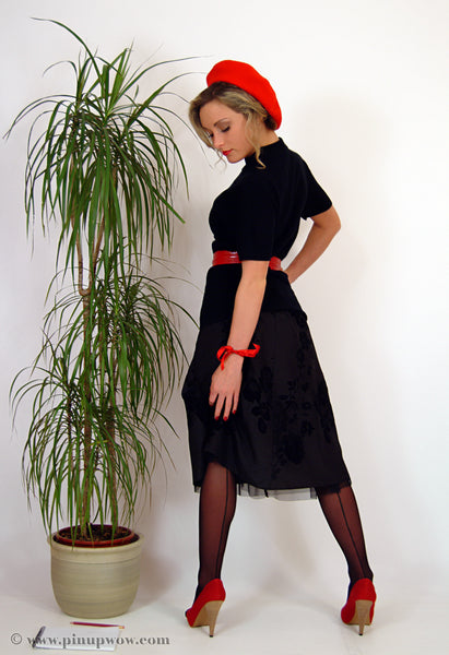 Laura-Marie in Beret Naughty  (photoset)