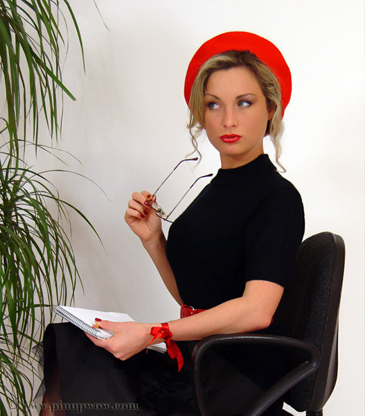 Laura-Marie in Beret Naughty  (photoset)