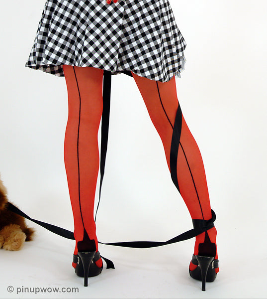 Laura-Marie in Pin-Up Pet  (photoset)