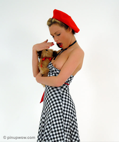 Laura-Marie in Pin-Up Pet  (photoset)