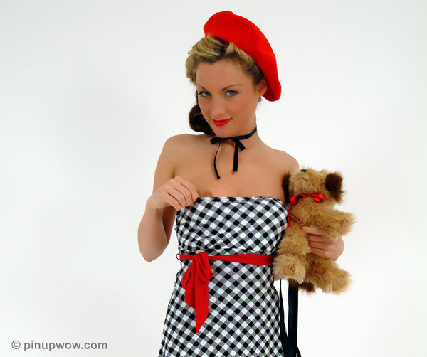 Laura-Marie in Pin-Up Pet  (photoset)