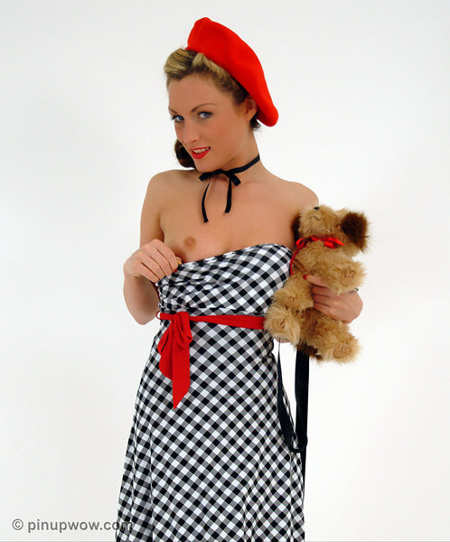 Laura-Marie in Pin-Up Pet  (photoset)