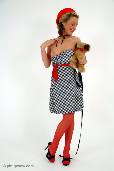 Laura-Marie in Pin-Up Pet  (photoset)