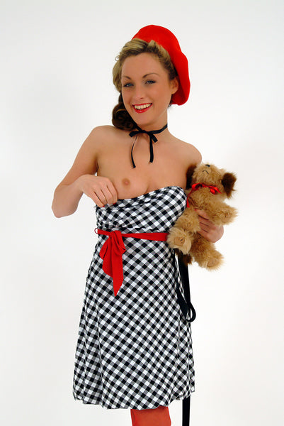 Laura-Marie in Pin-Up Pet  (photoset)