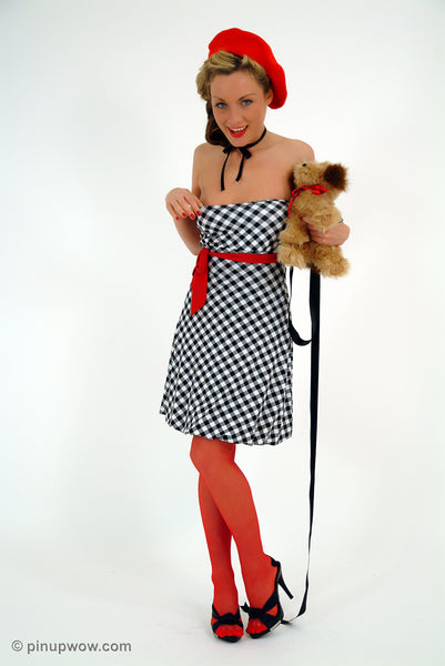 Laura-Marie in Pin-Up Pet  (photoset)