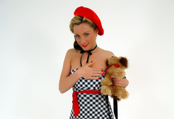 Laura-Marie in Pin-Up Pet  (photoset)