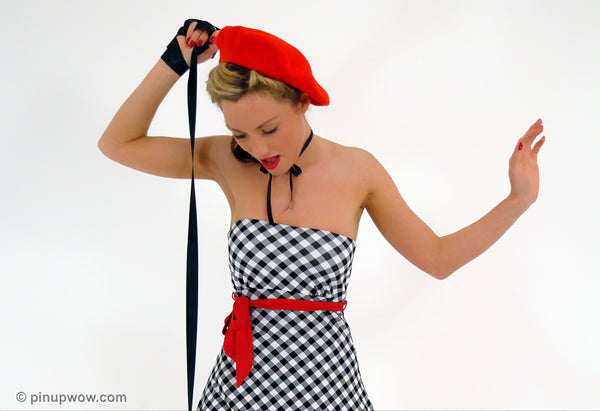 Laura-Marie in Pin-Up Pet  (photoset)