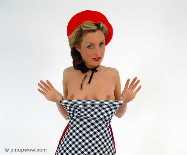 Laura-Marie in Pin-Up Pet  (photoset)