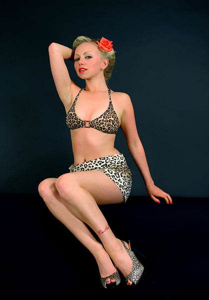 Pin-Up glamour photo of Lexine in Jungle Honey - lexine, soft girl, soft girl era, pinup wow