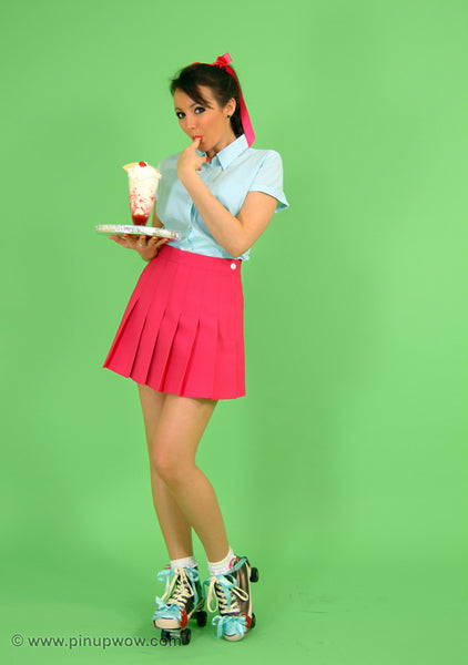 Rachael in Roller Babe  (photoset)