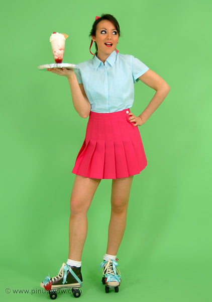 Rachael in Roller Babe  (photoset)