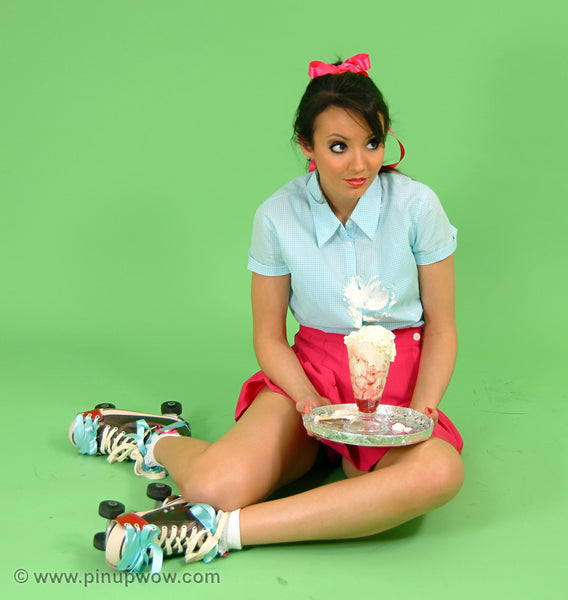 Rachael in Roller Babe  (photoset)