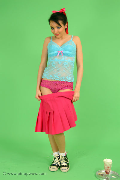 Rachael in Roller Babe  (photoset)