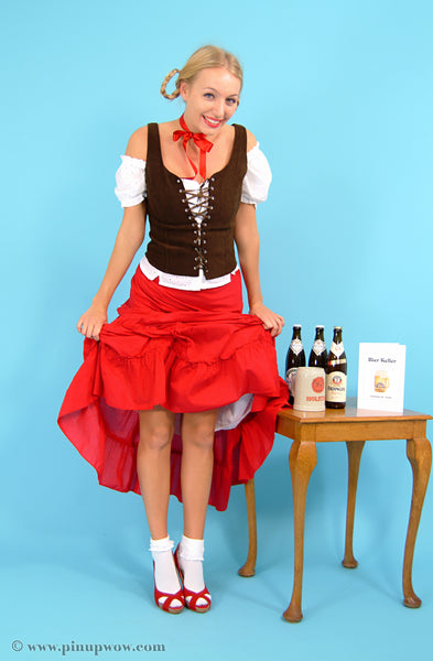 Hayley-Marie Coppin in Blonde Bier  (photoset)
